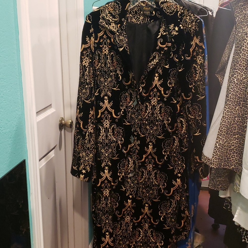 Aris A. Black and gold velvet coat